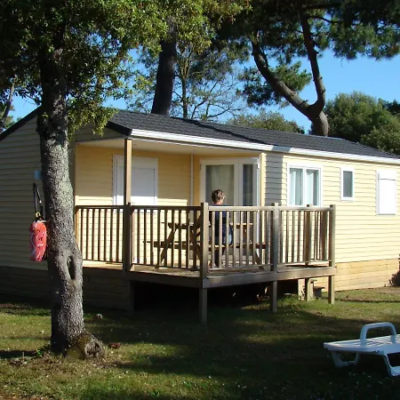 Parque de Campismo Le Puits De L'auture 4*