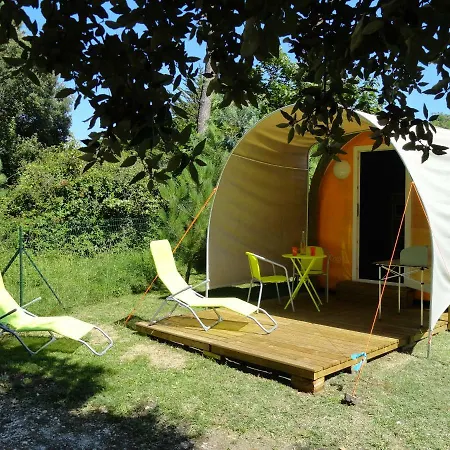 Le Puits De L'auture Parque de Campismo 4*